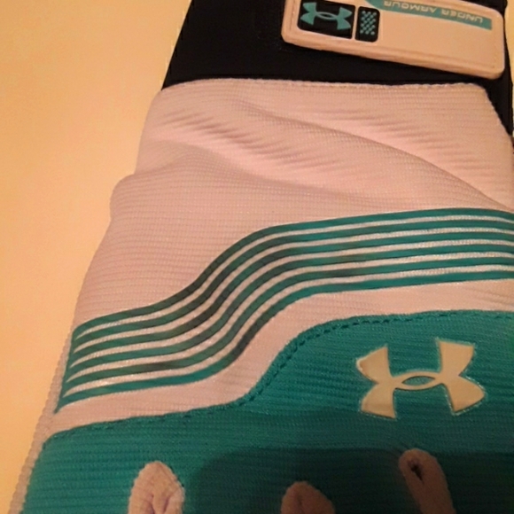 Under Armour Winter Gloves Teal and White see description - Picture 3 of 3